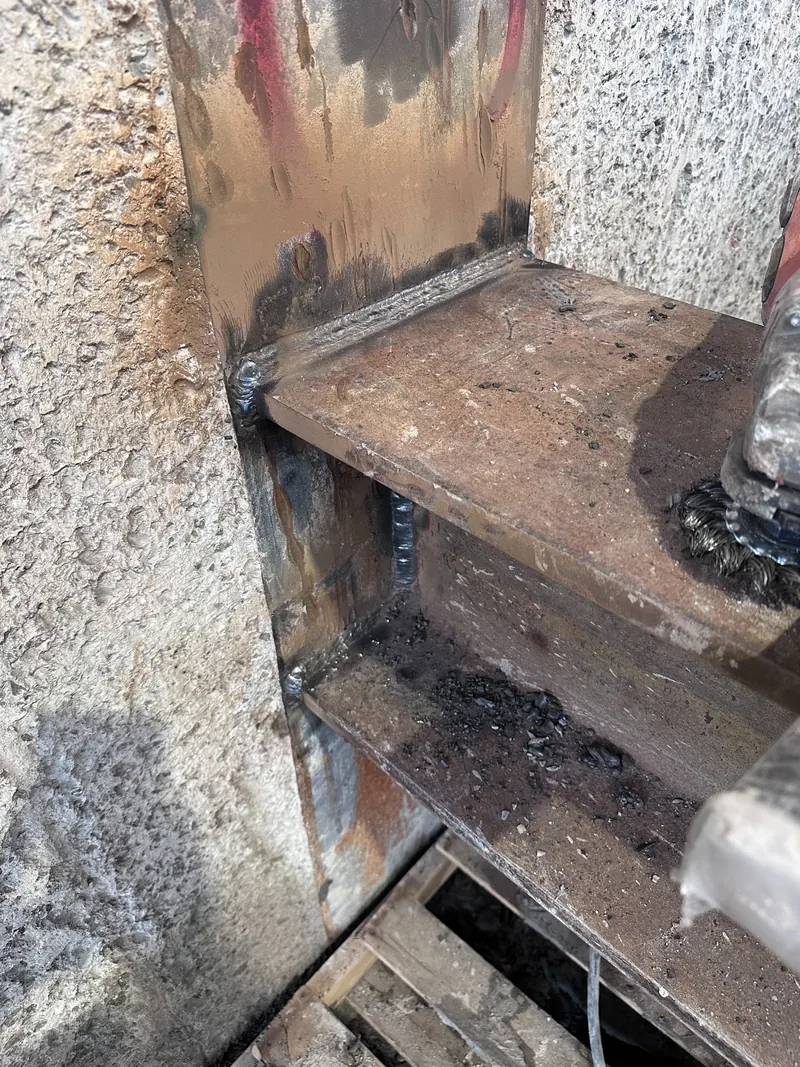Welded steel beam connection with fillet welds on structural members