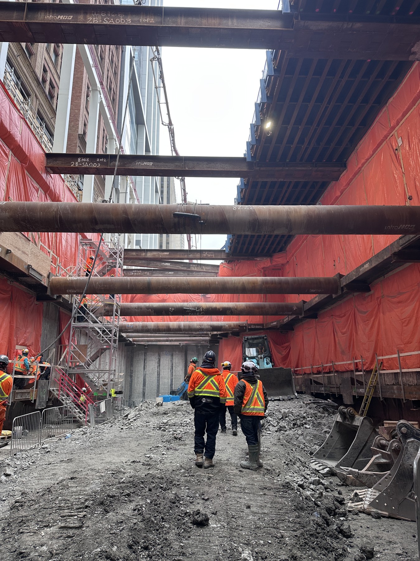 Steel bracing and shoring inside a deep excavation from the Riconstruct project portfolio